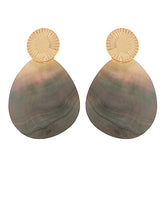 GS TEARDROP SHELL EARRING