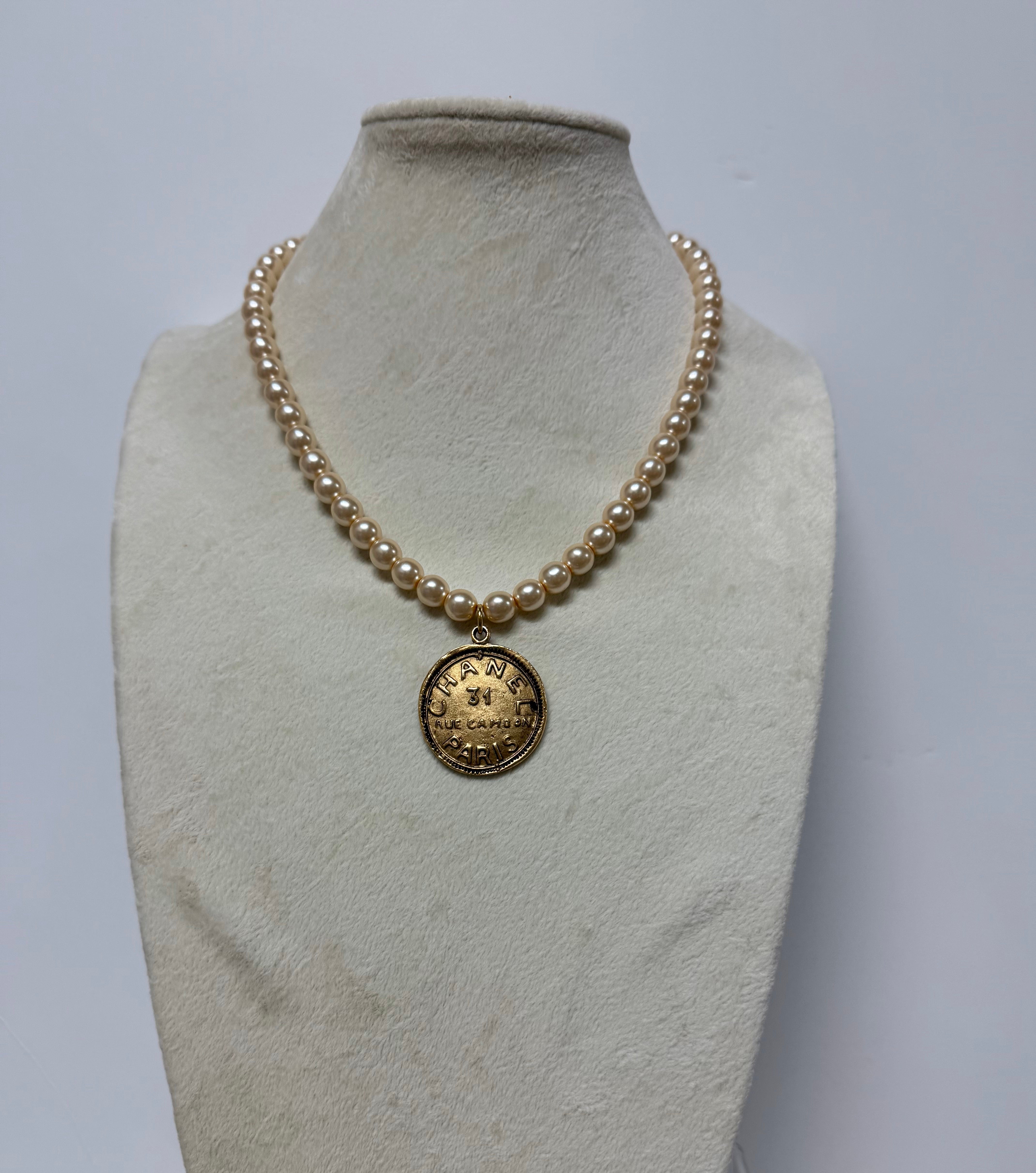 YOCHI PEARL W/ CHANEL COIN NECKLACE PEARL GOLD YOCHI PEARL W/ CHANEL COIN NECKLACE PEARL GOLD