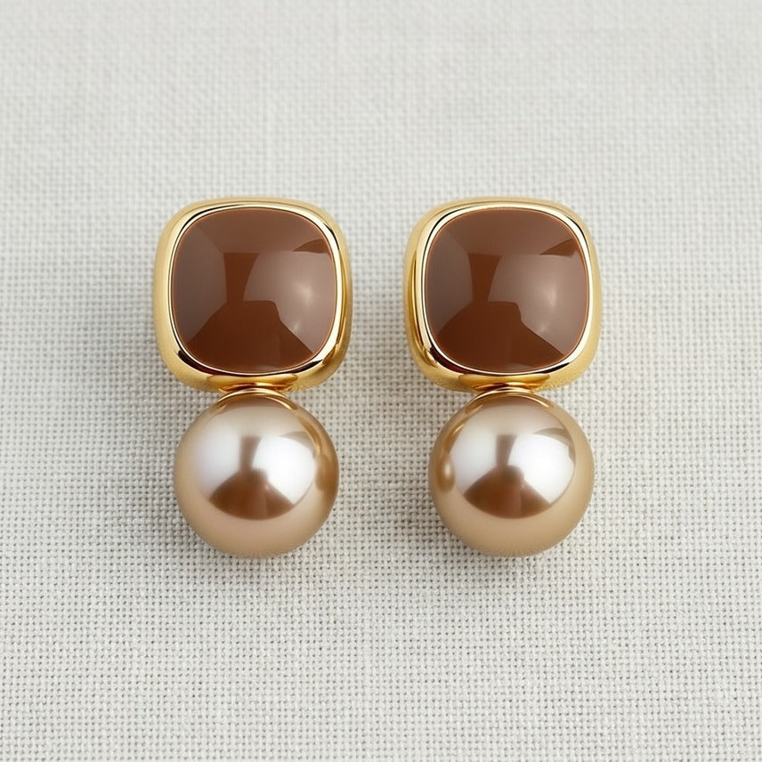 ELLEMADERA VINTAGE INSPIRED SQ ENAMEL & PEARL STUD