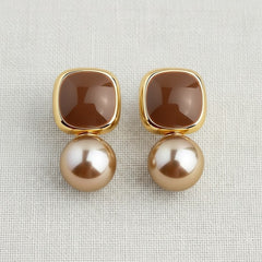 ELLEMADERA VINTAGE INSPIRED SQ ENAMEL & PEARL STUD