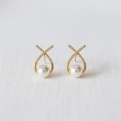 ELLEMADERA VINTAGE INSPIRED INTERTWINED PEARL STUD