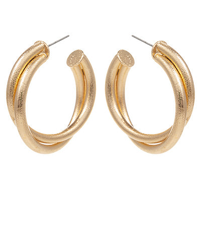 GS TEXTURED CROSSOVER METAL HOOP EARRING