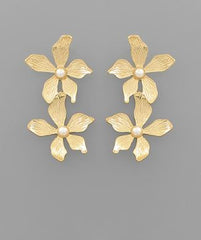 GS TEXTURED METAL 2 FLOWER DROP EARRING