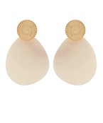 GS TEARDROP SHELL EARRING