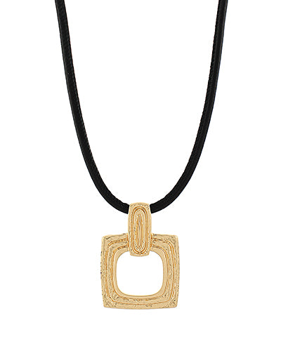 GS TEXTURED SQUARE OUTLINE PENDANT CHOKER