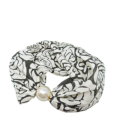 GS PEARL MAGNET FLORAL PRINT SCARF NECKLACE
